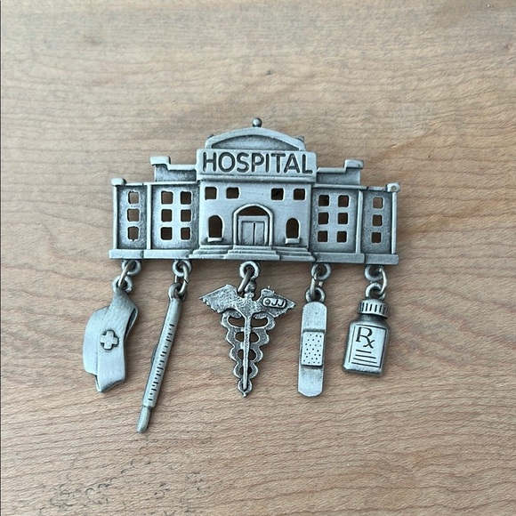 Pewter nursing pin - Picture 1 of 2